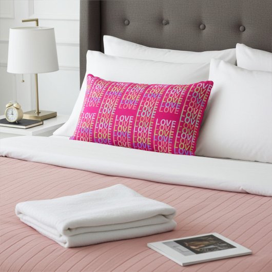 Coussin Rectangle Motif Enchanted LOVE, Rayures rouges et rose vif