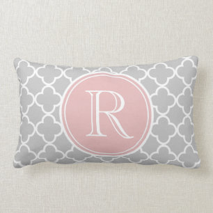 Coussin Rectangle Motif gris de Quatrefoil, monogramme rose