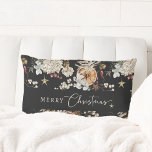 Coussin Rectangle Noël noir<br><div class="desc">Apportez un charme festif à votre maison avec notre Joyeux Noël Black Lumbar Coussin la collection de cartes de vacances Boho Botanique Black Boho. Doté d'étonnantes aquarelles de botaniques d'hiver sur un arrière - plan noir sophistiqué, cet oreiller jeté ajoute une touche cosy et élégante à votre décor de vacances....</div>