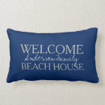 Coussin Rectangle Nom de famille moderne de maison de plage<br><div class="desc">Accueil moderne de bleu marine à notre Chambre de plage,  nom de famille,  carreau.
Vous pouvez le personnaliser et changer le texte et l'avant et le dos et ajouter votre propre nom.</div>