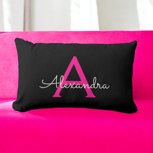 Coussin Rectangle Nom de monogramme de fille de script rose chaud