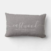 Coussin Rectangle Nom de style script gris rustique effet lin (Verso)