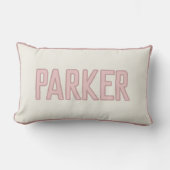 Coussin Rectangle Nom d'enfant personnalisé avec Faux Trim Rose (Recto)