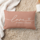 Coussin Rectangle Noms de couple élégants Muted Clay Love Heart (Couverture)
