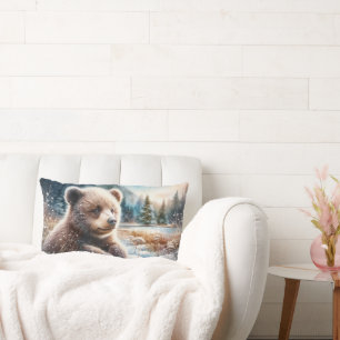 Coussin Rectangle Ourson Brun dans la Neige d'Hiver et les Pins