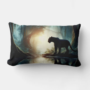 Coussin Rectangle Panthère noire reflétée dans la piscine d'eau dans