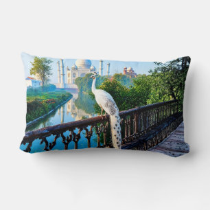 Coussin Rectangle Paon blanc surplombant le Taj Mahal