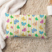 Coussin Rectangle Papillons pastel quilty sur rayure jaune blanc (Couverture)