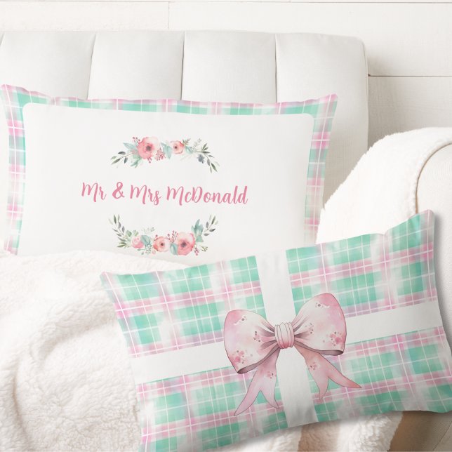Coussin Rectangle Pastel Noël Nom personnalisé Cottage rose (Pastel Christmas Personalized Name Cottage Pink  Lumbar Pillow mr & mrs family country cottagecore)