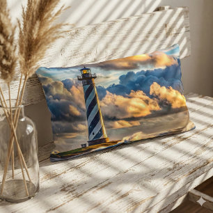 Coussin Rectangle Paysage marin dramatique avec phare et vagues orag