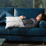 Coussin Rectangle Peace Love and Hugs | minimum Christmas Dove Gray<br><div class="desc">Coussin de vacances simple, élégant et minimaliste avec une typographie décontractée manuscrite moderne et informelle citent "Peace Love & Hugs" en noir avec un arrière - plan gris colombe souple. Le nom et l'année peuvent être facilement customisés pour une touche personnelle. Un design élégant, minimaliste et contemporain pour se démarquer...</div>