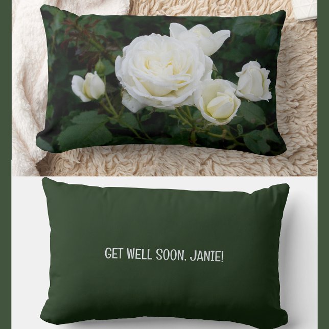 Coussin Rectangle Personnalisé Obtenez Bien Bientôt Coworker Ami Ros (Modern, elegant Get Well Soon personalized name accent pillow coworker. Photo of cream white roses)