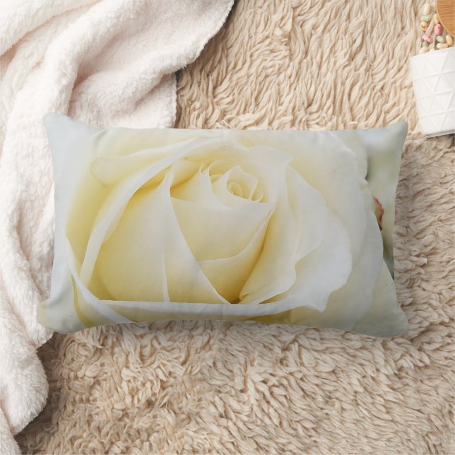 Coussin Rectangle Photo Gros plan de Rose Blanche (Couverture)