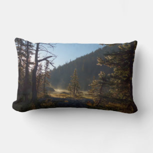 Coussin Rectangle Pins enneigés éclairés par le soleil au lac Dream