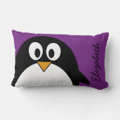 Coussin Rectangle pourpre mignon de pingouin de bande dessinée (Verso)