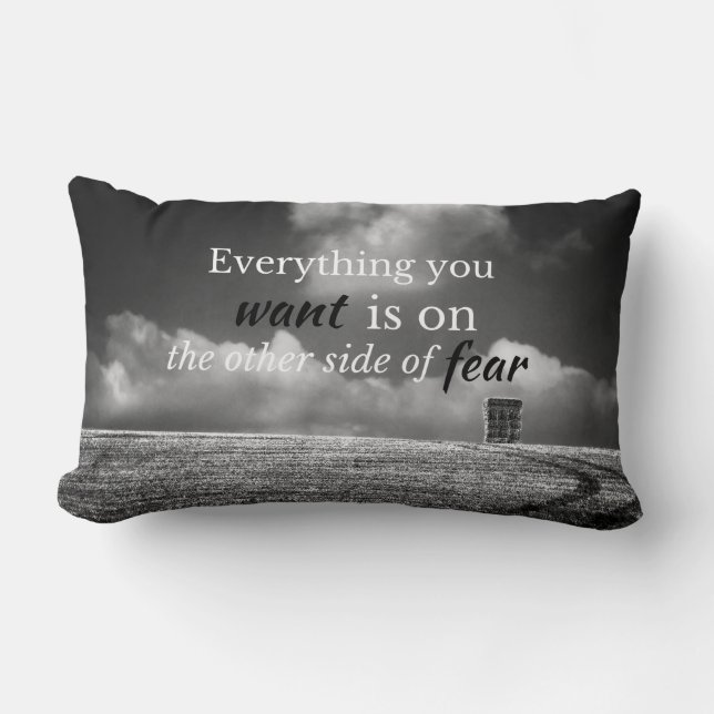 Coussin Rectangle Quota motivationnel: Everything you want is on... (Recto)