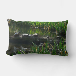 Coussin Rectangle Rangée de tortues photo de nature verte