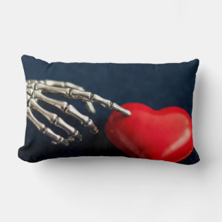 Coussin Rectangle Romance gothique au toucher de squelette