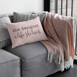 Coussin Rectangle Rose "Elle a conçu une vie qu'elle aime" Inspirant