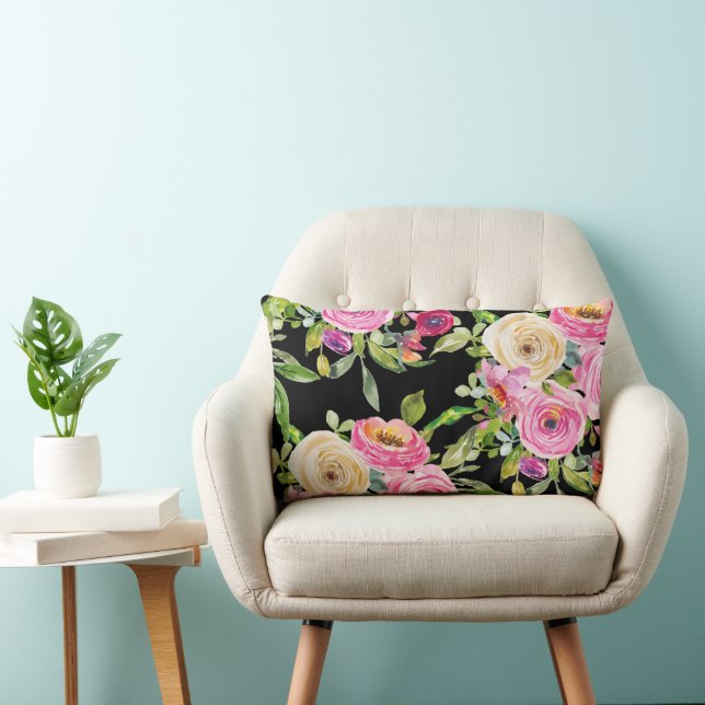 Coussin Rectangle Roses d'aquarelle en rose et crème sur noir (Chaise)