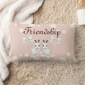 Coussin Rectangle Ruban Rose Pastel et Blanc Cassé Jolis Jumeaux Lap (Couverture)