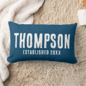 Coussin Rectangle Rustic Navy Blue Burlap Nom de famille Mariage Ann (Couverture)