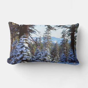 Coussin Rectangle Sapins rouges enneigés dans la High Sierra 2