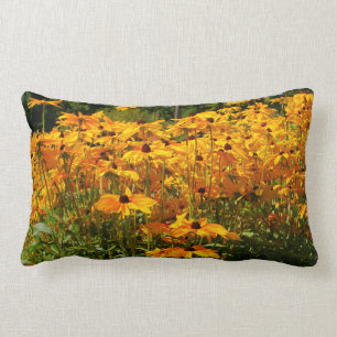 Coussin Rectangle scène de jardin, fleurs jaunes illuminées d'or