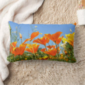 Coussin Rectangle Sentiment estival de fleurs orange sauvages. (Couverture)