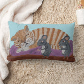 Coussin Rectangle Sleeping Cat with Sneaky Mice Throw Pillow (Couverture)