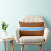 Coussin Rectangle Solide Brown, Sky Blue Ribbon Nom Monogramme (Chaise)