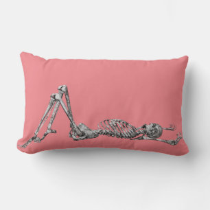 Coussin Rectangle Squelette allongé sur l'Halloween noir
