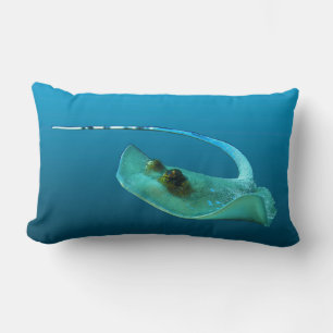 Coussin Rectangle Stingray en mouvement ! Arrière - plan bleu dégrad