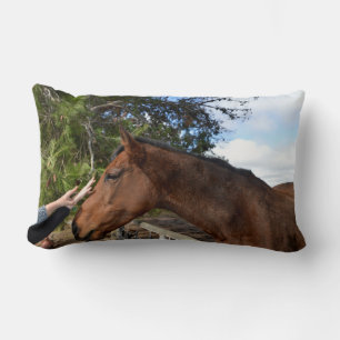 Coussin Rectangle "Touche du genre : se lier avec un Cheval Brown do