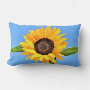 Coussin Rectangle Tournesol jaune contre soleil sur ciel bleu - été