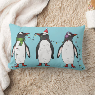 Coussin Rectangle Trois manchots de Noël festifs sur fond bleu clair