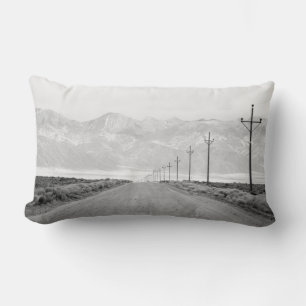 Coussin Rectangle Une route solitaire et des lignes électriques   Mo