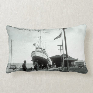 Coussin Rectangle Vapeur de Great Lakes au dock Muskegon Michigan