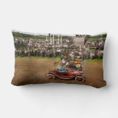 Coussin Rectangle Voiture - Course - Sur le bord de leur siège 1915 (Verso)