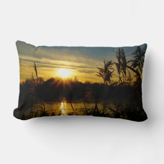 Coussin Rectangle Zonsondergang bij een meertje met rietpluimen.