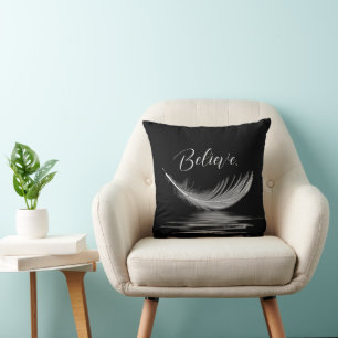 Coussin Réflexion en plumes blanches sur noir