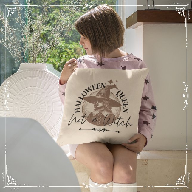 Coussin Reine d'Halloween, pas une sorcière (Halloween Queen, Not a Witch Cover from The Beekeeper Store)