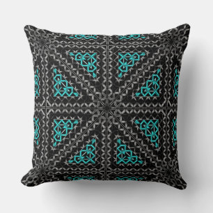 Coussin relief cyclique gris dans le triangle kaléidoscope