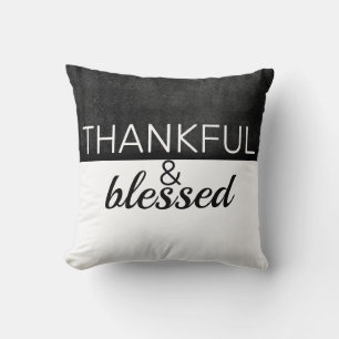Coussin remerciant et béni citation gris foncé sur blanc
