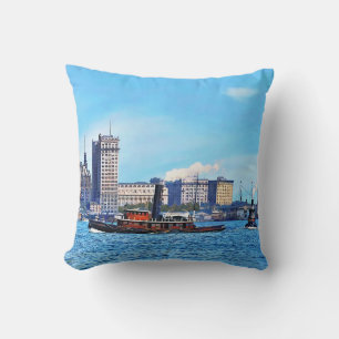 Coussin Remorqueurs près de la skyline de New York c1906