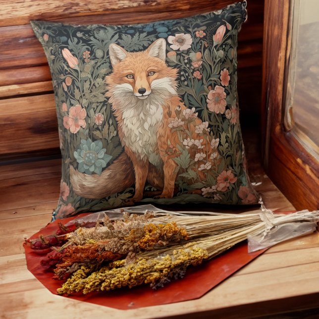Coussin Renard rouge vintage dans un jardin fleuri (Créateur téléchargé)
