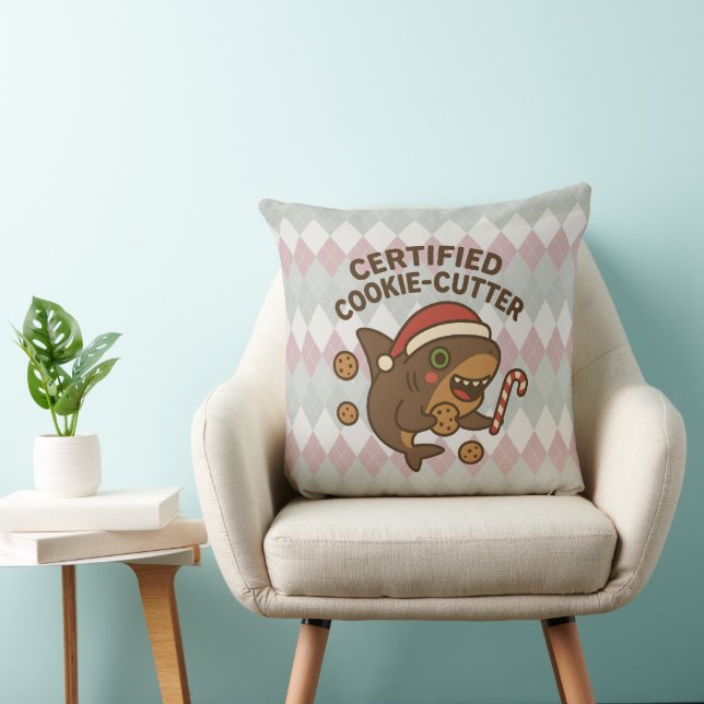 Coussin Requin de Noël drôle certifié Cookie-Cutter Pun (Chaise)