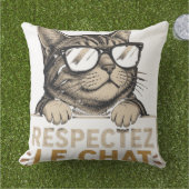 Coussin Respectez le chat – Illustration de chat à lunette (Herbe)