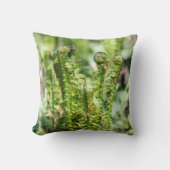 Coussin Réveil de la jeune fougère dans le jardin (Recto)