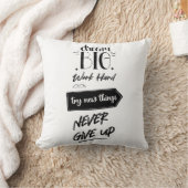 Coussin Rêver gros travail dur essayer de nouvelles choses (Couverture)